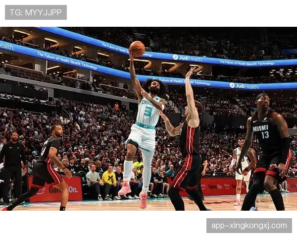 怀特无球跑动制造空位，三分效率领跑后卫群