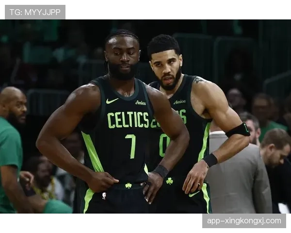 杰伦·布朗无球跑动效率提升，拉开进攻空间改变绿军战术结构