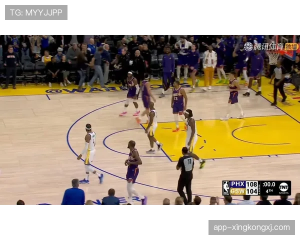 布克挡拆吸引防守比上季更高效拉开空档