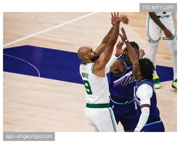 怀特突破提升球队进攻节奏 拉开与同位置球员效率差距