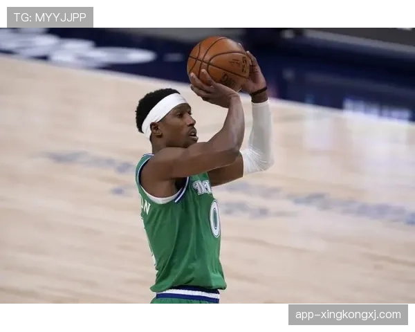 理查德森投篮选择提升，关键时刻三分命中率领先队友