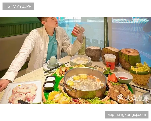 赵睿训练完直接打飞的去三亚吃椰子鸡，这日子过得跟顶流男星似的